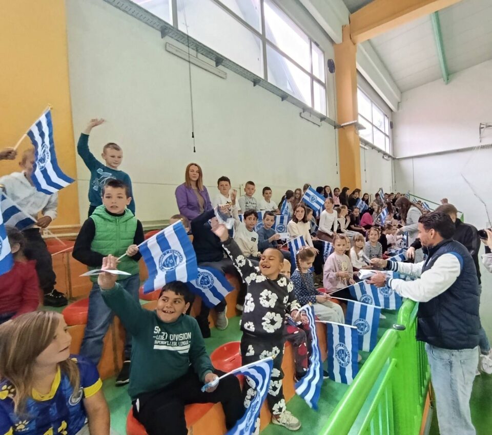 Fudbaleri FK “Željezničar” posjetili školu