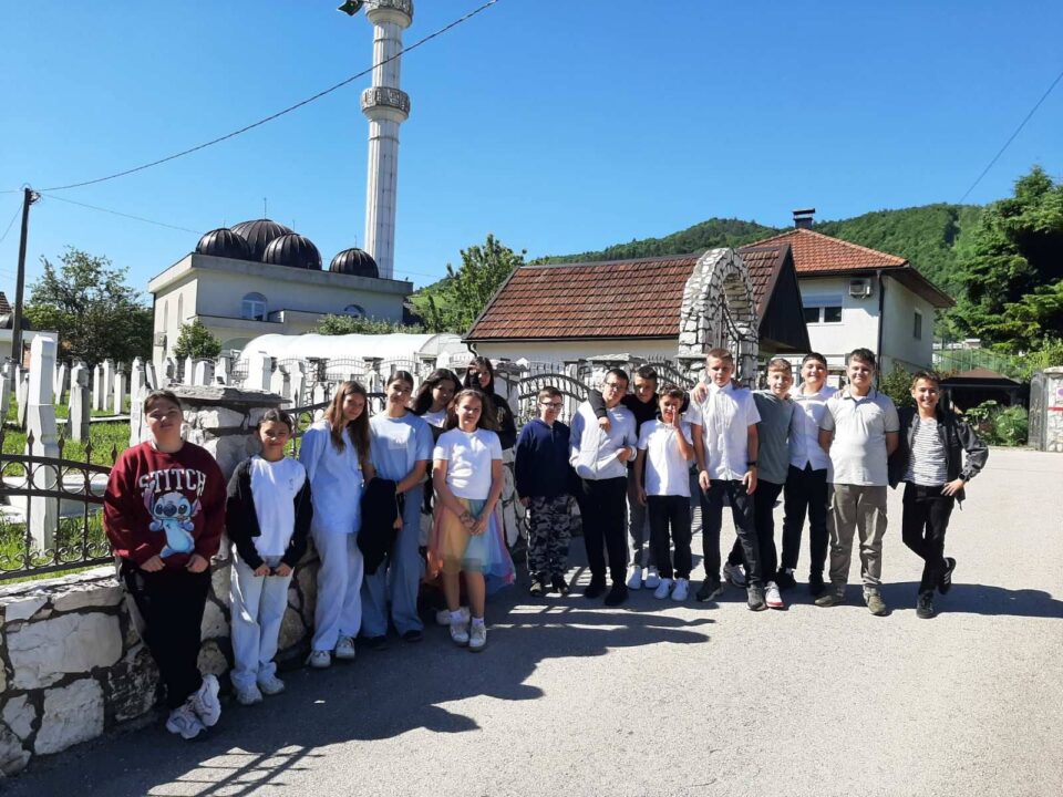 Humanost se uči djelima