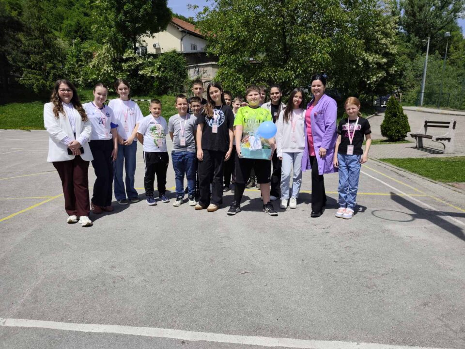 “Čuvamo vam mjesto u klupi i šaljemo ljubav u korpi!”